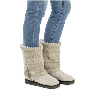 MUK LUKS Women's Janie Cozy Sweater Boot in Stone Lurex Print sz 7